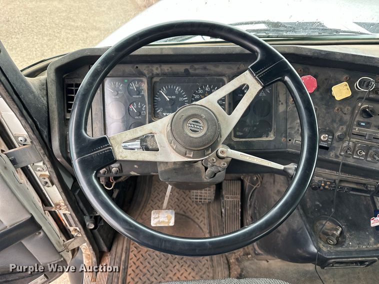 image for item EJ4435 1997 Volvo  WG64T crane truck