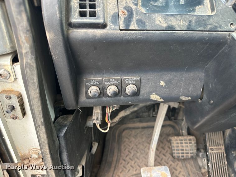 image for item EJ4435 1997 Volvo  WG64T crane truck