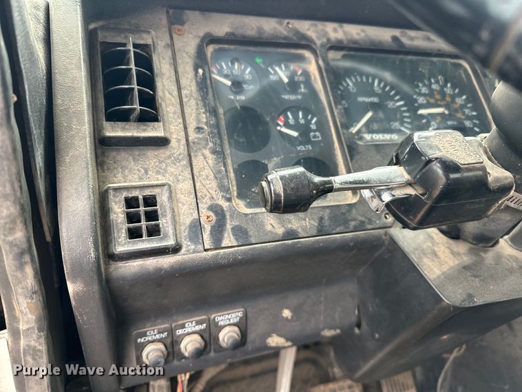 image for item EJ4435 1997 Volvo  WG64T crane truck