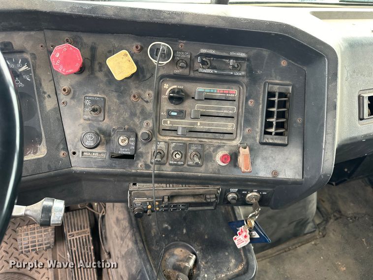 image for item EJ4435 1997 Volvo  WG64T crane truck