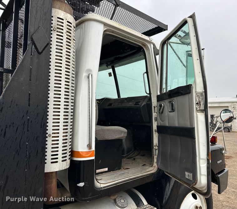 image for item EJ4435 1997 Volvo  WG64T crane truck