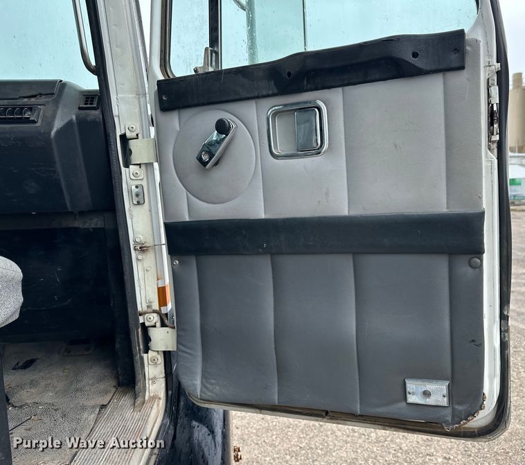 image for item EJ4435 1997 Volvo  WG64T crane truck