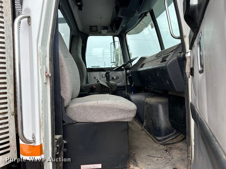 image for item EJ4435 1997 Volvo  WG64T crane truck