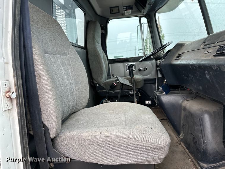 image for item EJ4435 1997 Volvo  WG64T crane truck