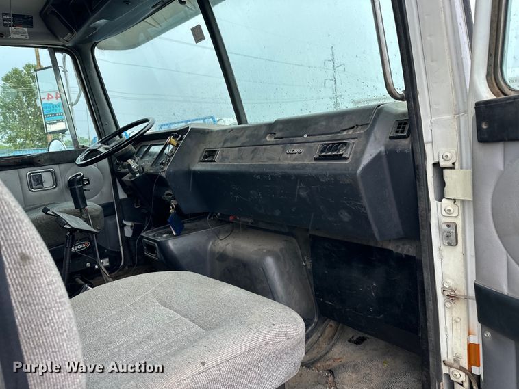 image for item EJ4435 1997 Volvo  WG64T crane truck