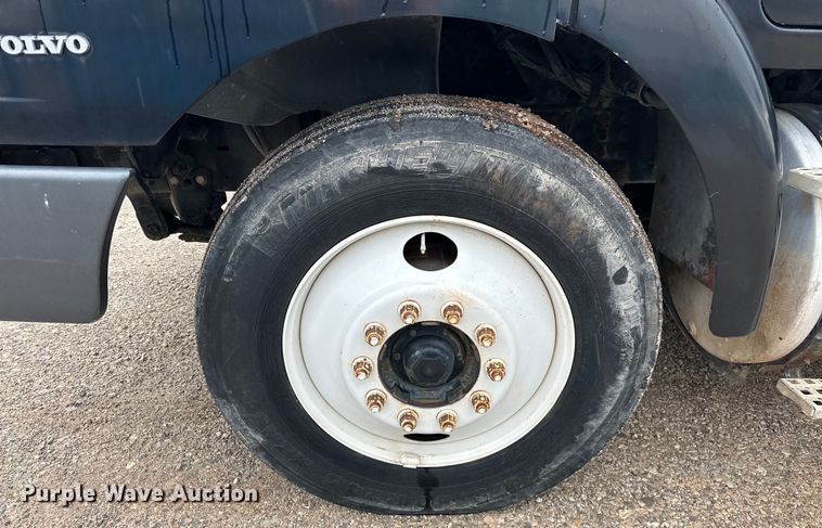 image for item EJ4435 1997 Volvo  WG64T crane truck