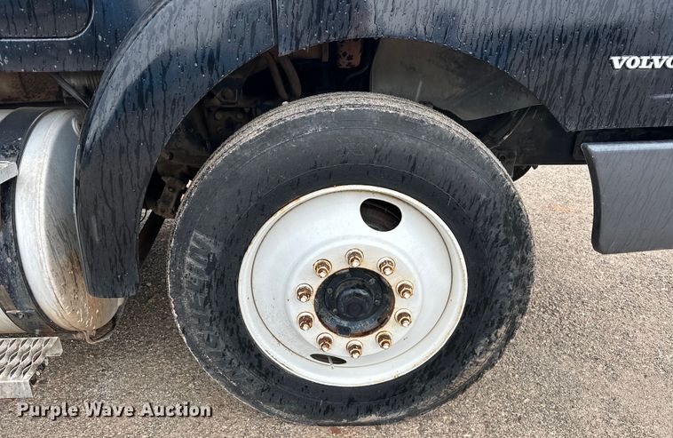 image for item EJ4435 1997 Volvo  WG64T crane truck