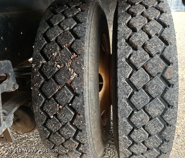 image for item EJ4435 1997 Volvo  WG64T crane truck