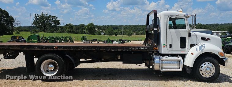 image for item EJ5737 2005 Peterbilt  335 rollback truck