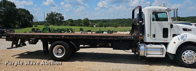 image for item EJ5737 2005 Peterbilt  335 rollback truck