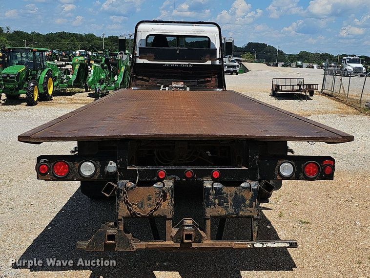 image for item EJ5737 2005 Peterbilt  335 rollback truck