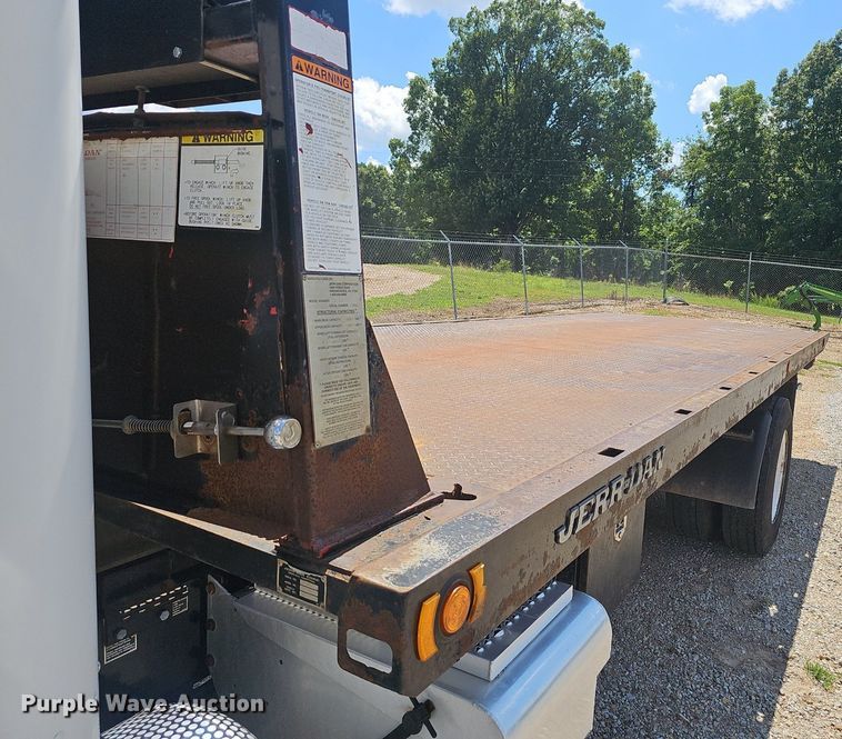 image for item EJ5737 2005 Peterbilt  335 rollback truck