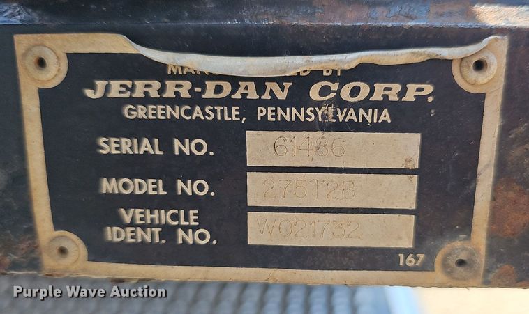 image for item EJ5737 2005 Peterbilt  335 rollback truck