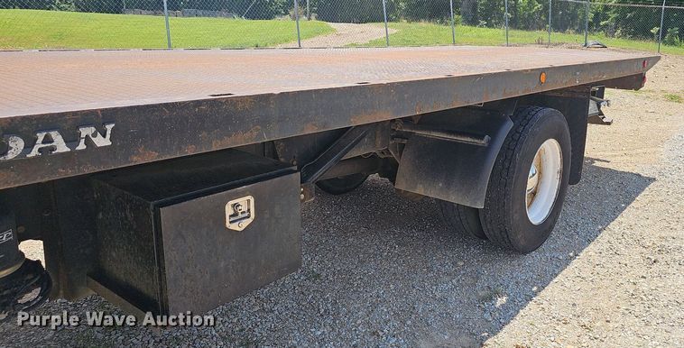 image for item EJ5737 2005 Peterbilt  335 rollback truck