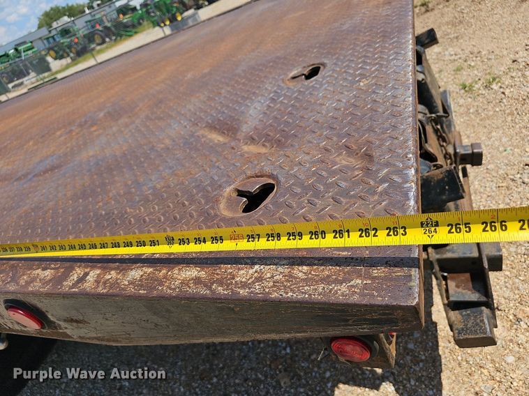 image for item EJ5737 2005 Peterbilt  335 rollback truck