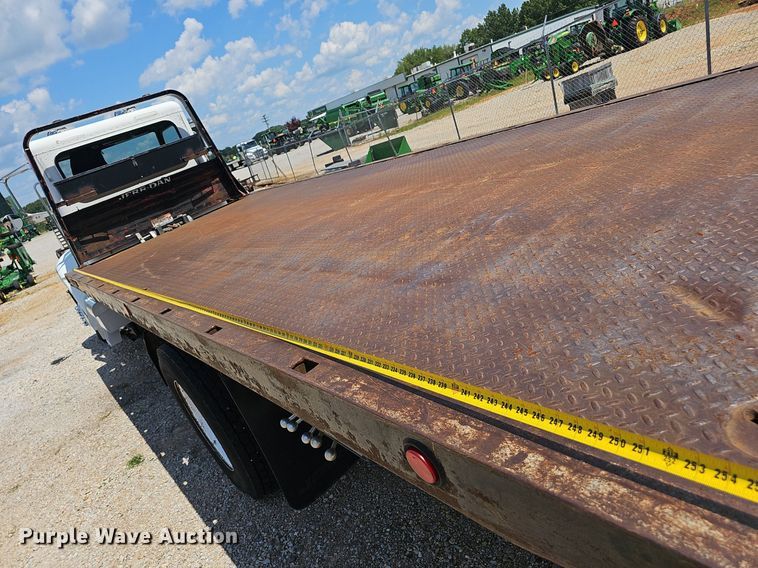 image for item EJ5737 2005 Peterbilt  335 rollback truck