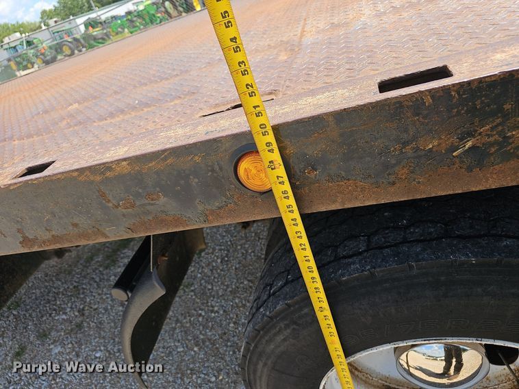 image for item EJ5737 2005 Peterbilt  335 rollback truck