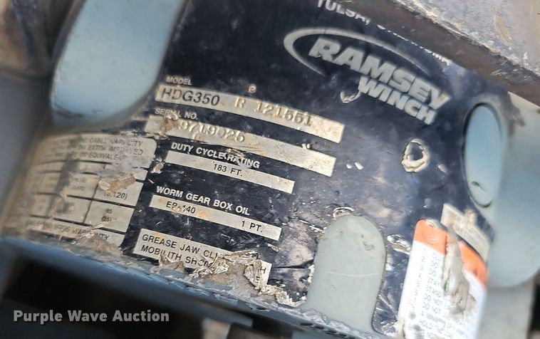 image for item EJ5737 2005 Peterbilt  335 rollback truck