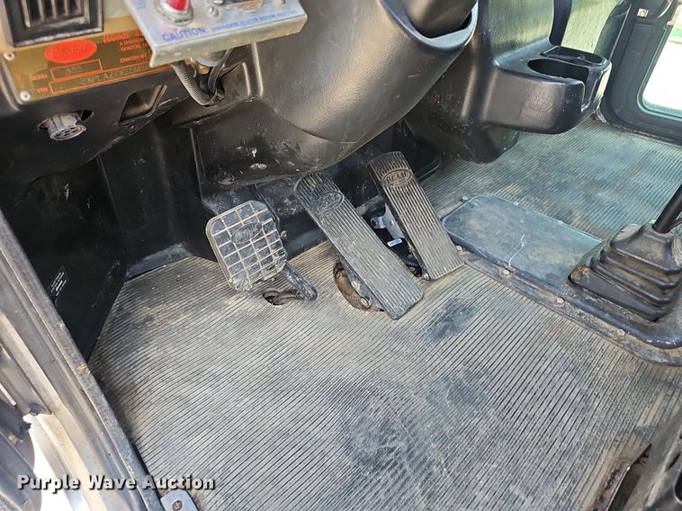 image for item EJ5737 2005 Peterbilt  335 rollback truck