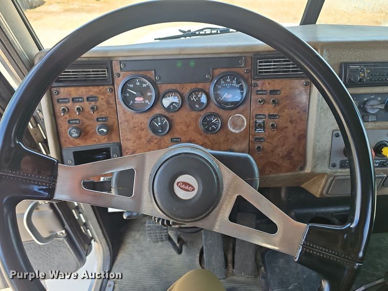 image for item EJ5737 2005 Peterbilt  335 rollback truck