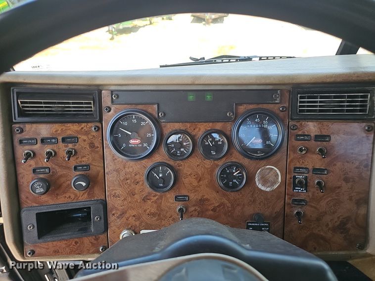 image for item EJ5737 2005 Peterbilt  335 rollback truck