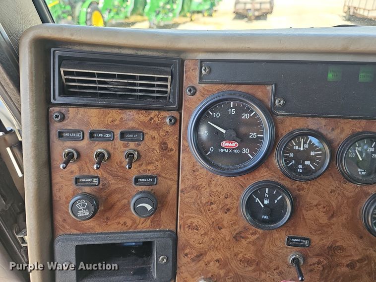 image for item EJ5737 2005 Peterbilt  335 rollback truck