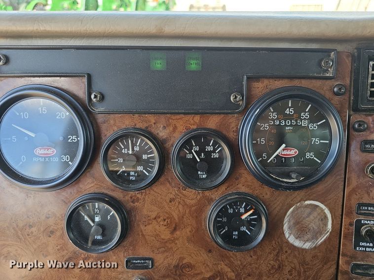 image for item EJ5737 2005 Peterbilt  335 rollback truck