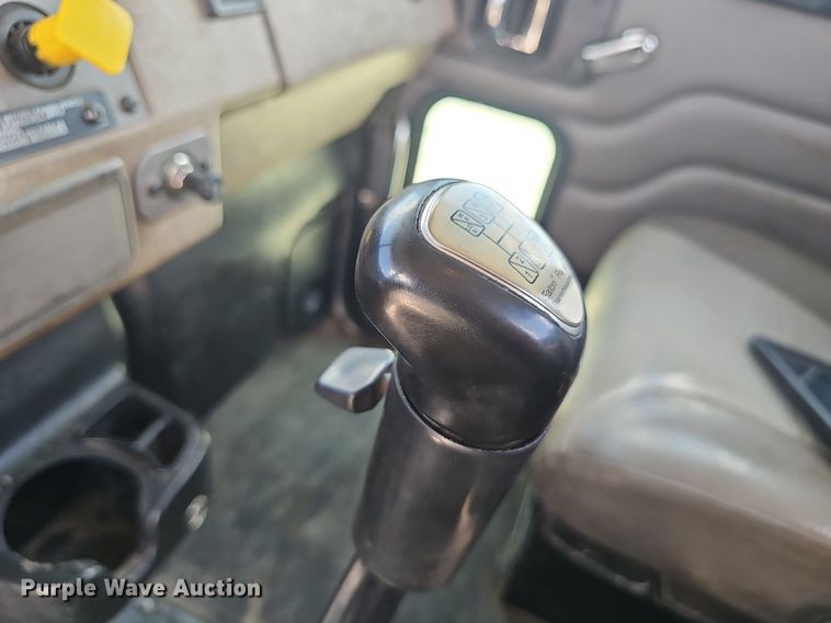 image for item EJ5737 2005 Peterbilt  335 rollback truck