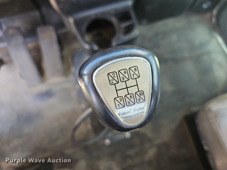 image for item EJ5737 2005 Peterbilt  335 rollback truck