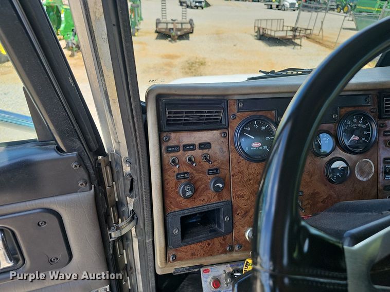 image for item EJ5737 2005 Peterbilt  335 rollback truck