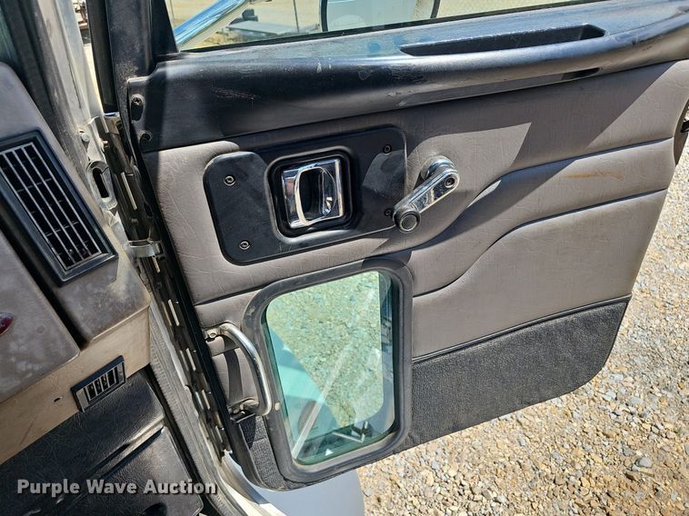 image for item EJ5737 2005 Peterbilt  335 rollback truck