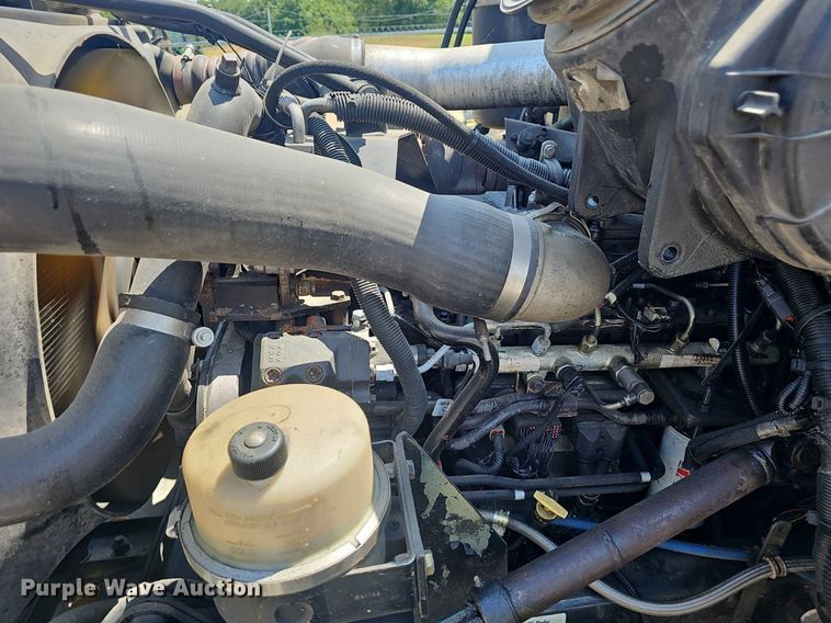 image for item EJ5737 2005 Peterbilt  335 rollback truck