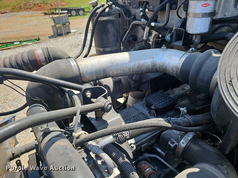 image for item EJ5737 2005 Peterbilt  335 rollback truck