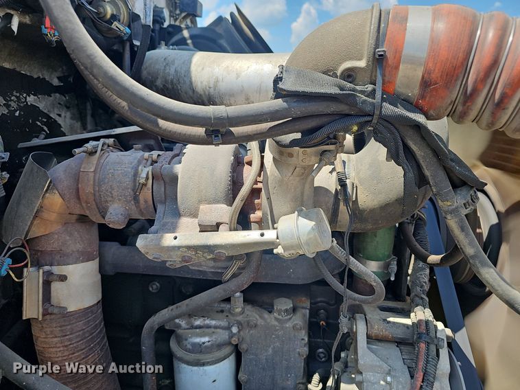 image for item EJ5737 2005 Peterbilt  335 rollback truck