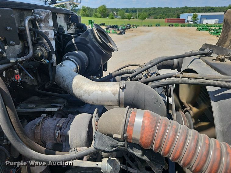 image for item EJ5737 2005 Peterbilt  335 rollback truck