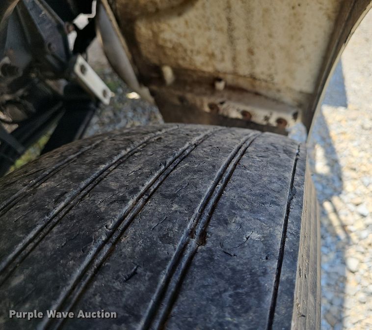 image for item EJ5737 2005 Peterbilt  335 rollback truck