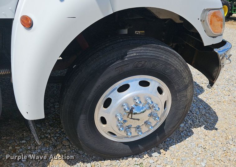 image for item EJ5737 2005 Peterbilt  335 rollback truck