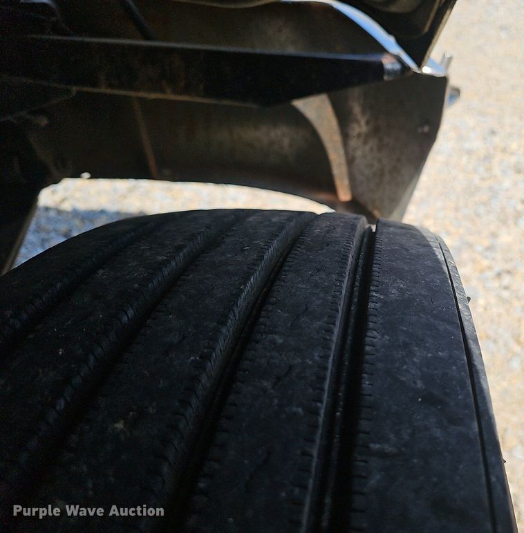 image for item EJ5737 2005 Peterbilt  335 rollback truck