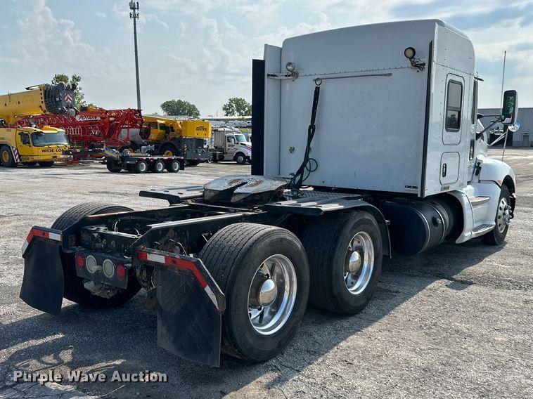 image for item EJ6359 2013 Kenworth T660 semi truck