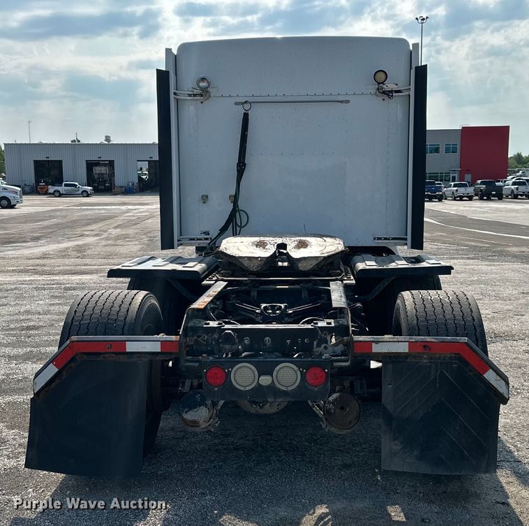 image for item EJ6359 2013 Kenworth T660 semi truck