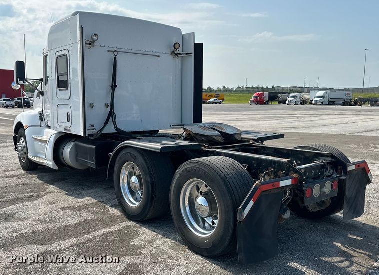 image for item EJ6359 2013 Kenworth T660 semi truck