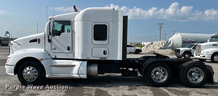 image for item EJ6359 2013 Kenworth T660 semi truck