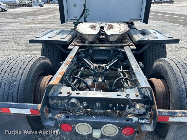 image for item EJ6359 2013 Kenworth T660 semi truck