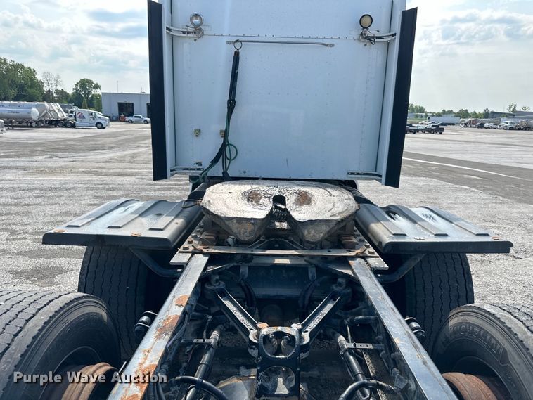 image for item EJ6359 2013 Kenworth T660 semi truck