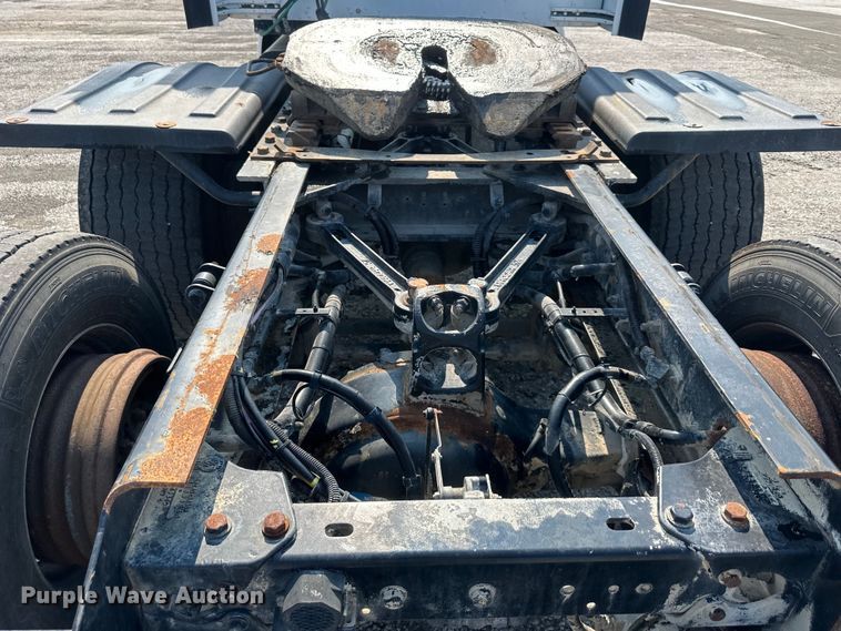 image for item EJ6359 2013 Kenworth T660 semi truck