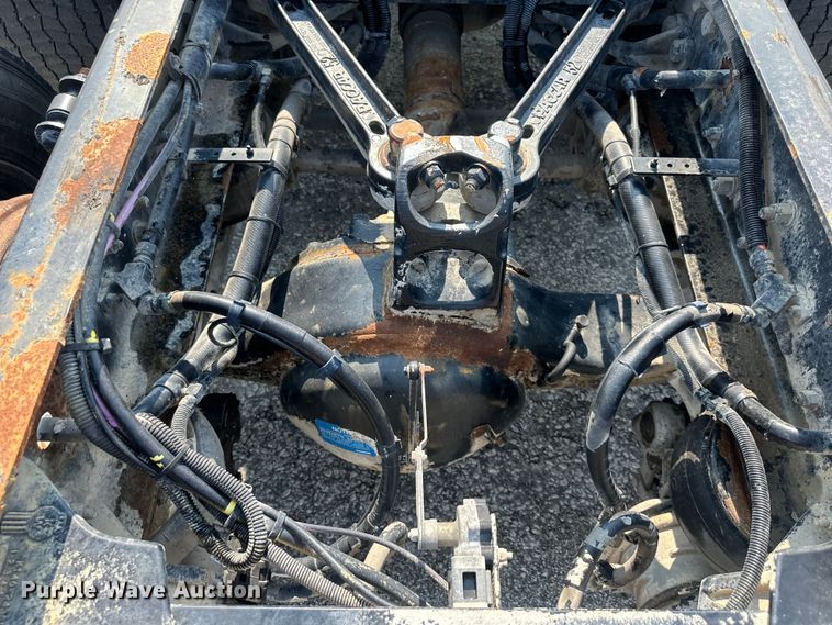 image for item EJ6359 2013 Kenworth T660 semi truck