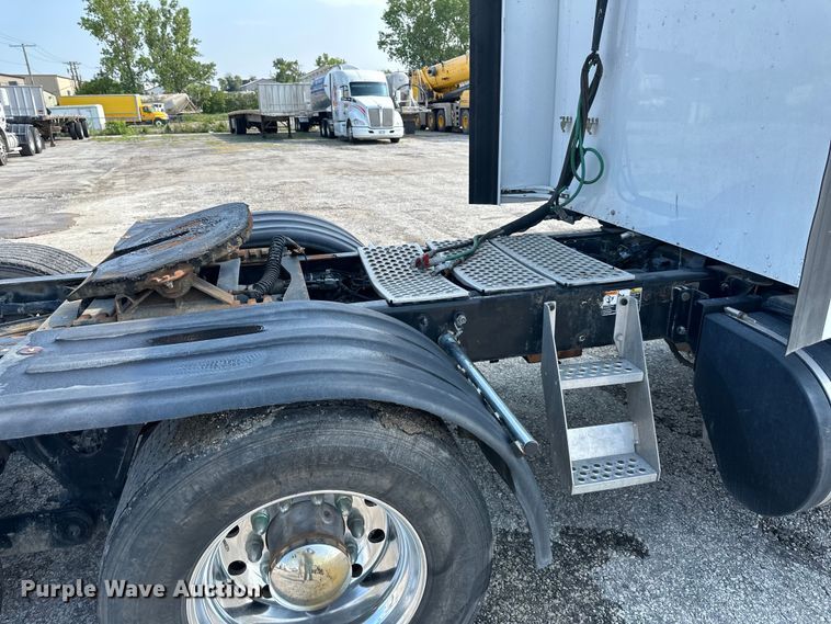 image for item EJ6359 2013 Kenworth T660 semi truck