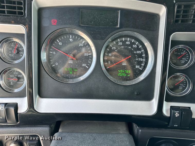 image for item EJ6359 2013 Kenworth T660 semi truck