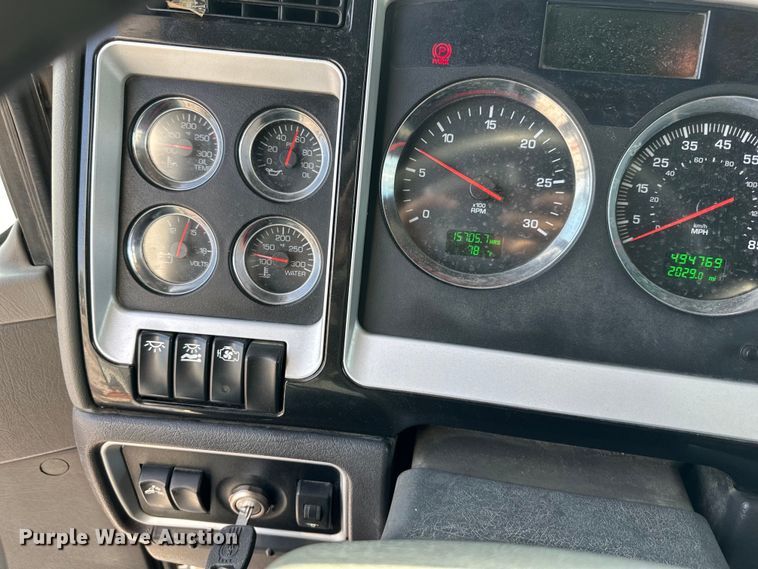 image for item EJ6359 2013 Kenworth T660 semi truck