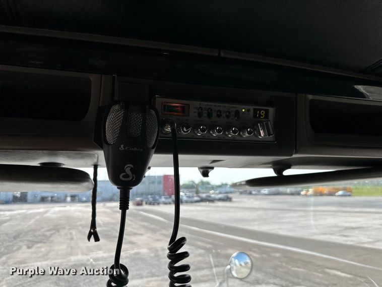 image for item EJ6359 2013 Kenworth T660 semi truck